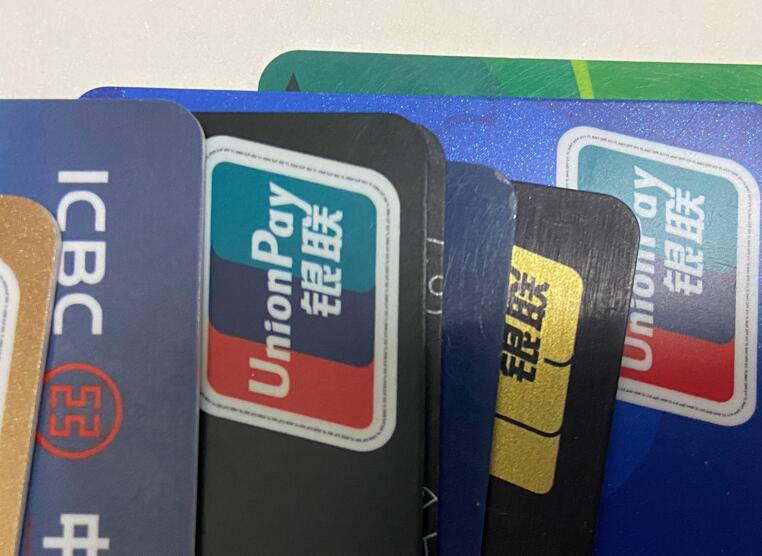 没pos机怎么刷出信用卡的钱？用手机啊！安装刷卡APP啊！